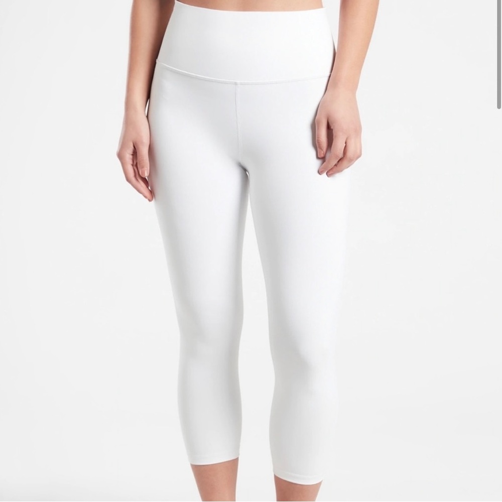 Athleta Elation Capri White Medium Exc Condition